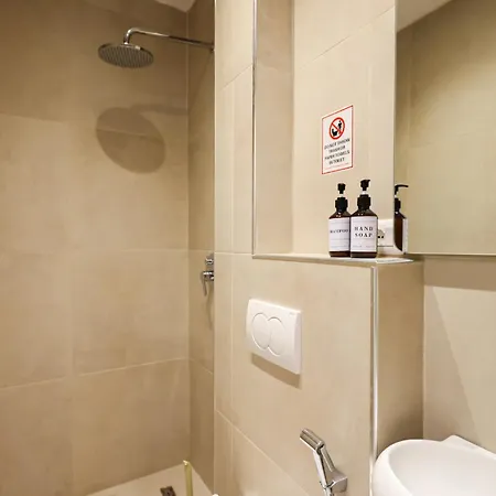 Grandstay * Тирана